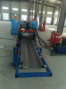 f_0e785a5dcb986f9f0d2eef56fb0076c5.jpeg 车厢板设备