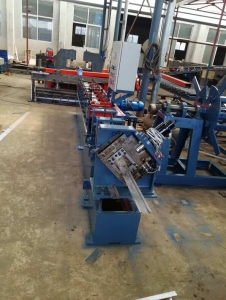 f_40f7e84ec76d2d8fcbaca3880adfdb20.jpeg 轻钢龙骨设备