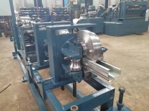 f_5c4f1f5c8f81e3d38227a06fac030f07.jpeg 防盗门框设备