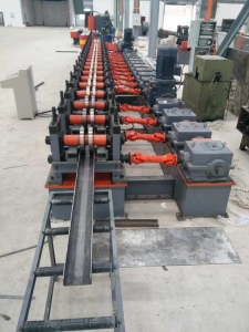 f_6a2d5d071a41cca9c4d6c807b1efb5a5.jpeg 汽车大梁设备