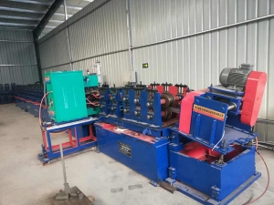 f_b616c461b843fc62c5c3dbee94325e4a.jpeg 汽车防撞梁设备