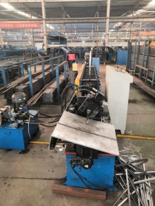 f_dd1d7440579a9bbc951ccbef3c869407.jpeg 汽车玻璃导轨设备