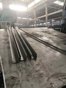 f_f43e4aa74c8cd4d4f986b9db4fe260a1.jpeg 汽车玻璃导轨型材